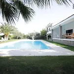 Daire Secluded 3br Modern W Private Pool And Views *