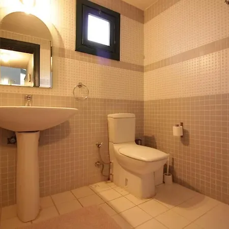 Secluded 3br Modern W Private Pool And Views *